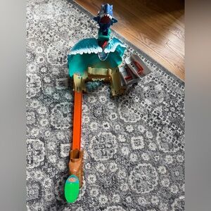 Hot Wheels City Shark Beach Battle Playset